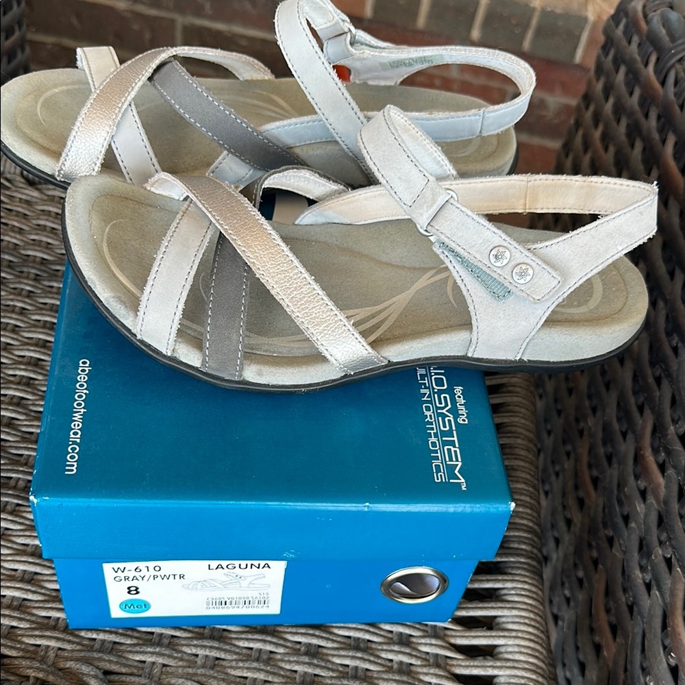 Abeo Women's Sandals - Gray and Silver size “8 Met”